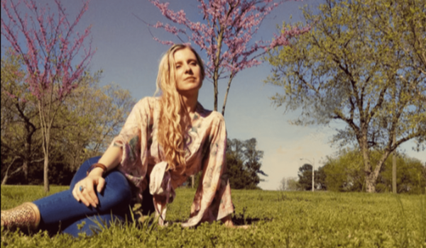 From Swearingen & Kelli to Solo Artist: Meet Jayne Kelli and Her New Track ‘Way Too Low’